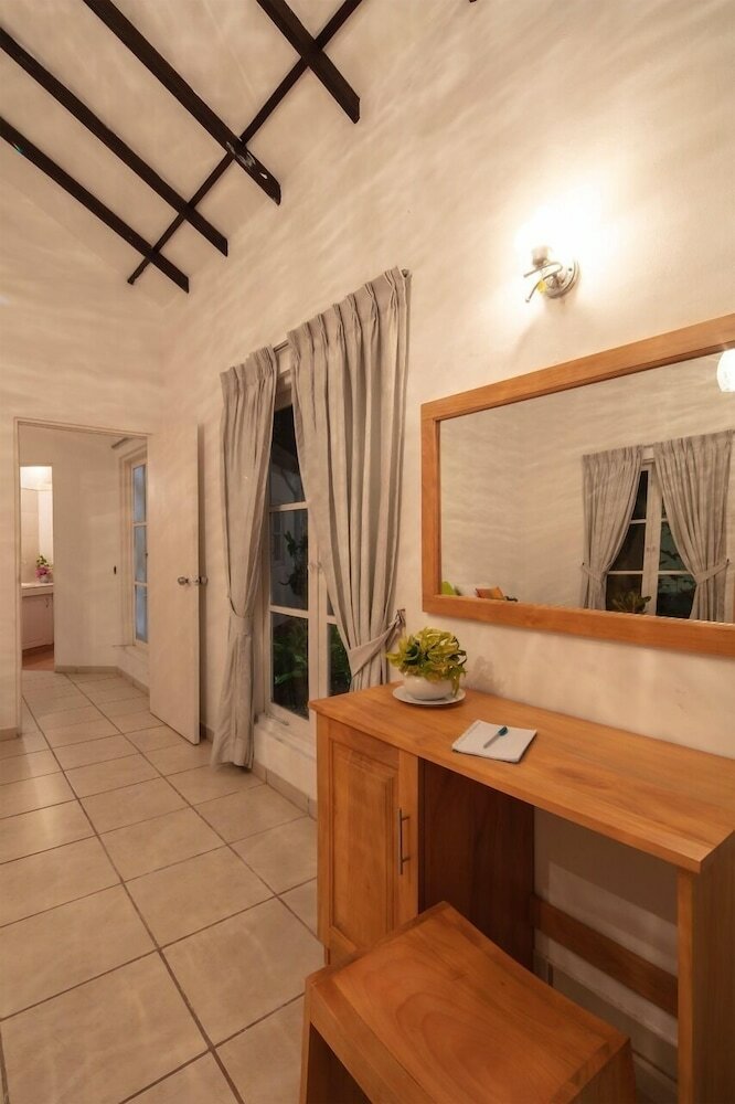 Hotel White Villa