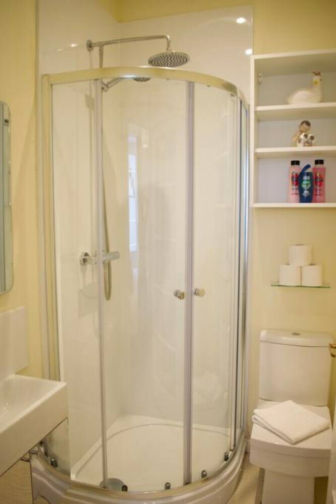 Beautiful 2 Bedroom City Centre Apartment