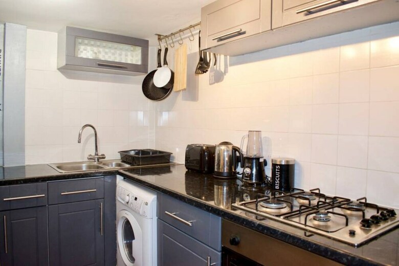 Cosy 1 Bedroom Edinburgh Apartment