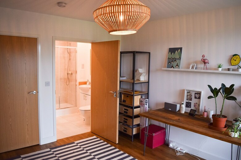 Modern 1 Bedroom House In Pontoon Dock