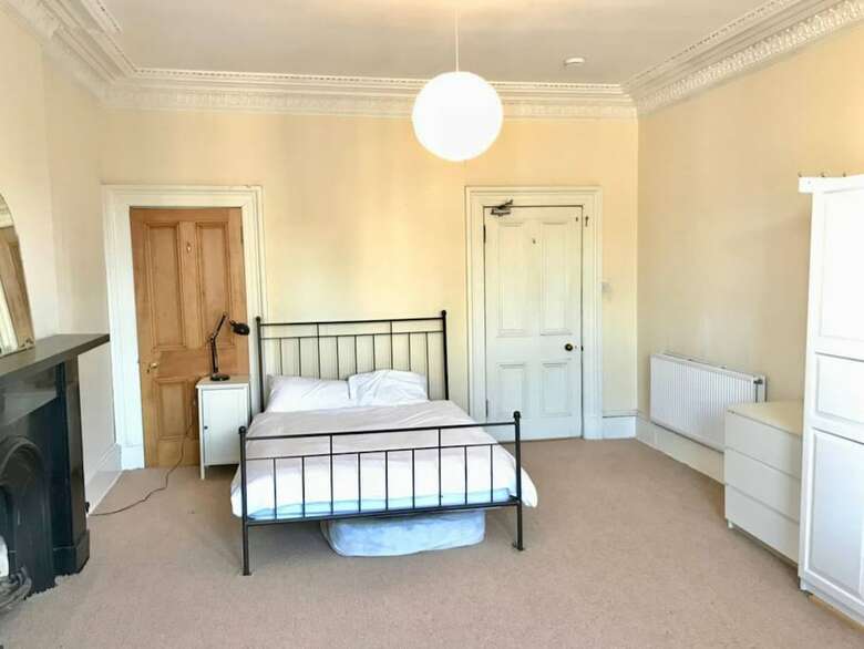 Fabulous 6 Bedroom Edinburgh Apartment