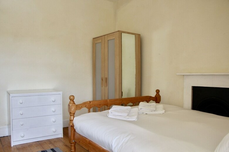 Fabulous 6 Bedroom Edinburgh Apartment