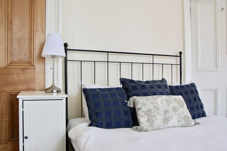 Fabulous 6 Bedroom Edinburgh Apartment