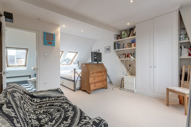 Modern Maisonette Southfields London