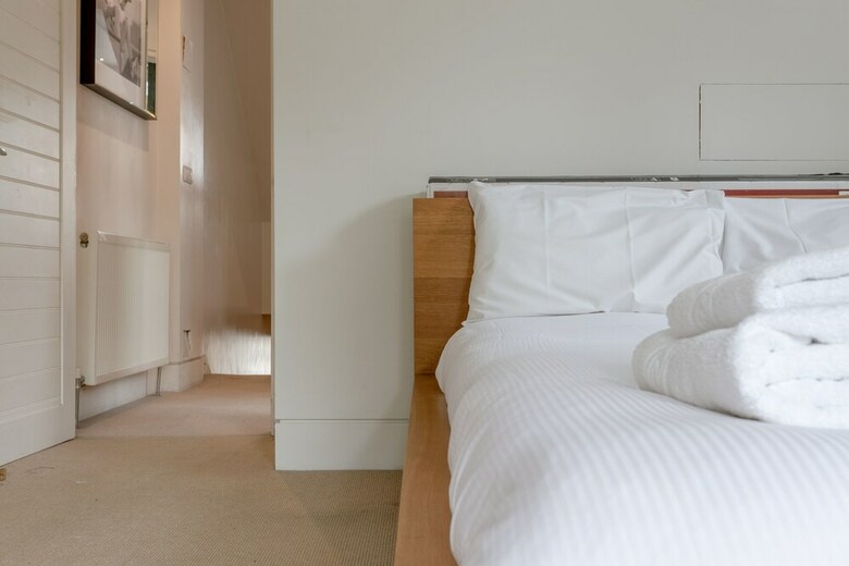 Modern Maisonette Southfields London