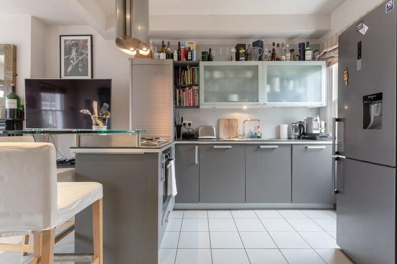 Modern Maisonette Southfields London