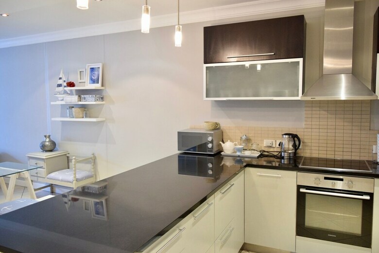 Beach House-style Apartment In City Centre