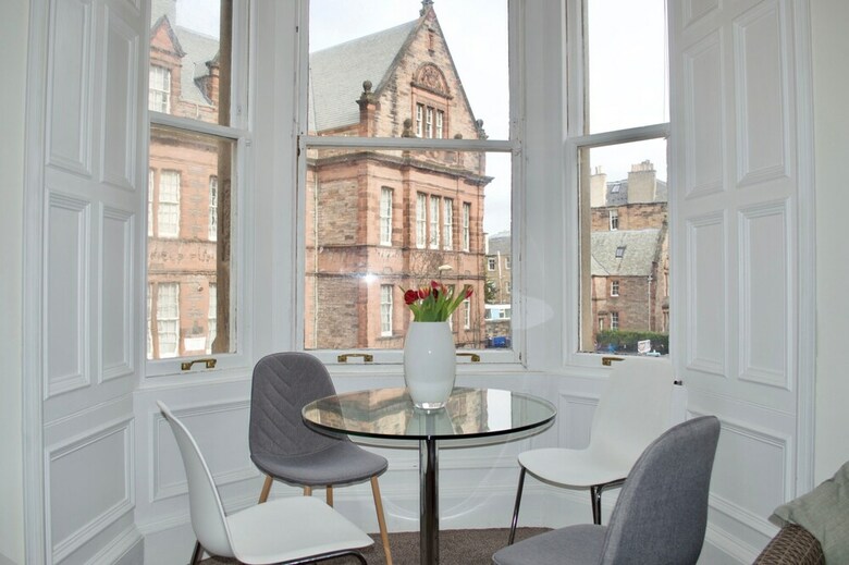 Central Bruntsfield 2 Bedroom Apartment