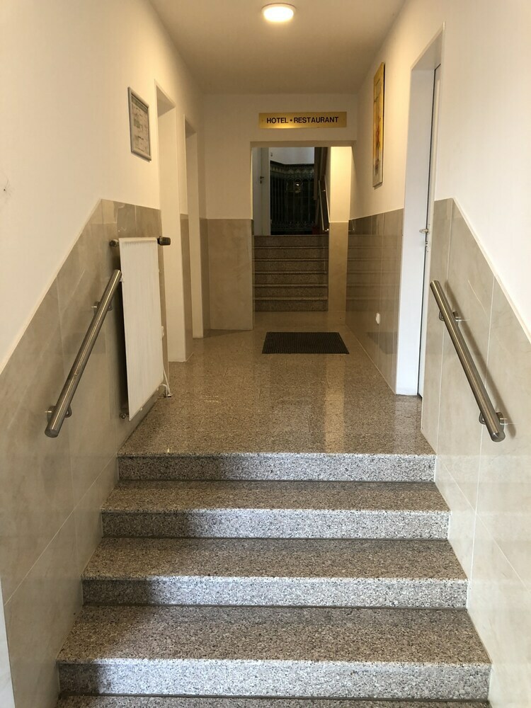M&m Hotel - Wilhelmsburg