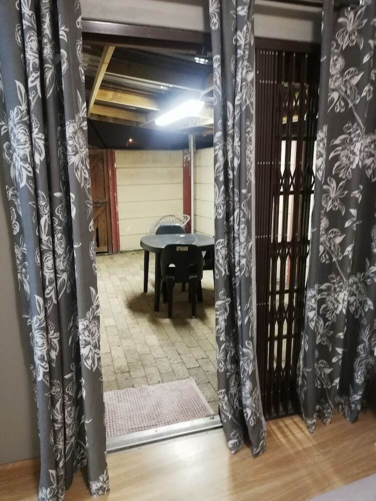 Hotel Twinnpalms Accommodation
