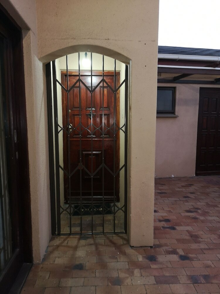 Hotel Twinnpalms Accommodation
