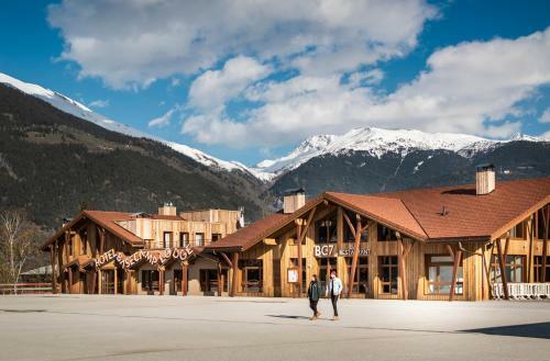 Hotel Base Camp Lodge