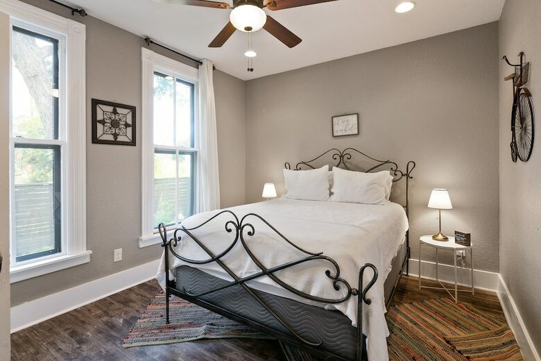 Wyoming St Restored Historic 2br/1ba Downtown