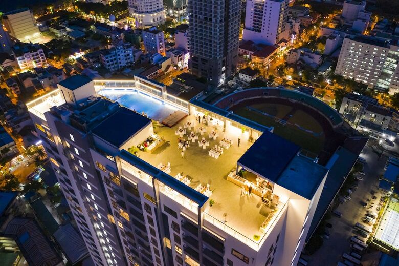 Dqua Hotel And Apartment