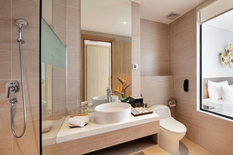 Dqua Hotel And Apartment