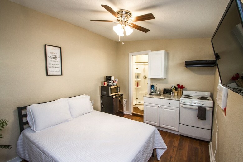 Apartamentos Remodeled Studio Near Downtown