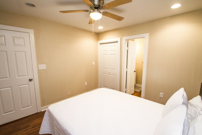 One Bedroom Apartment Near Downtown With Sleeper
