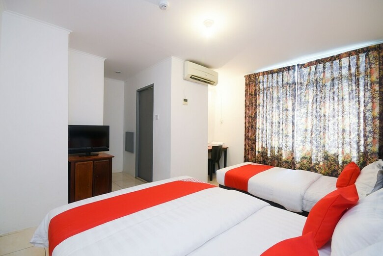 Hotel Oyo 989 Ostay Inn