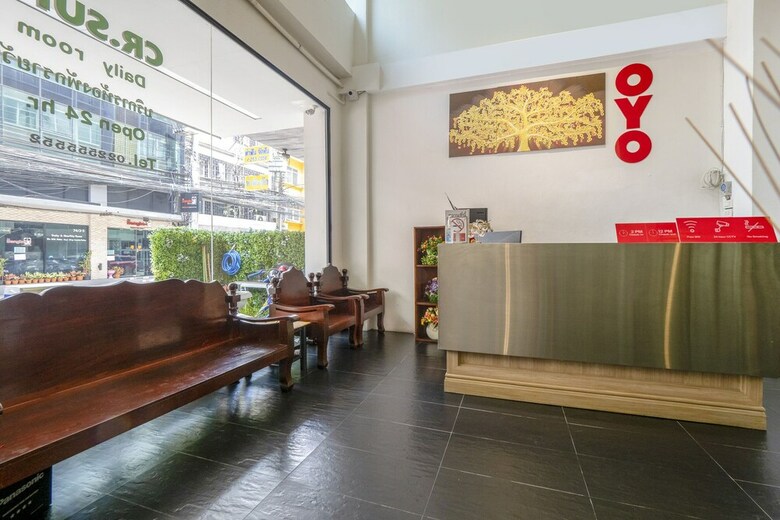 Hotel Oyo 982 Charurat Suite?