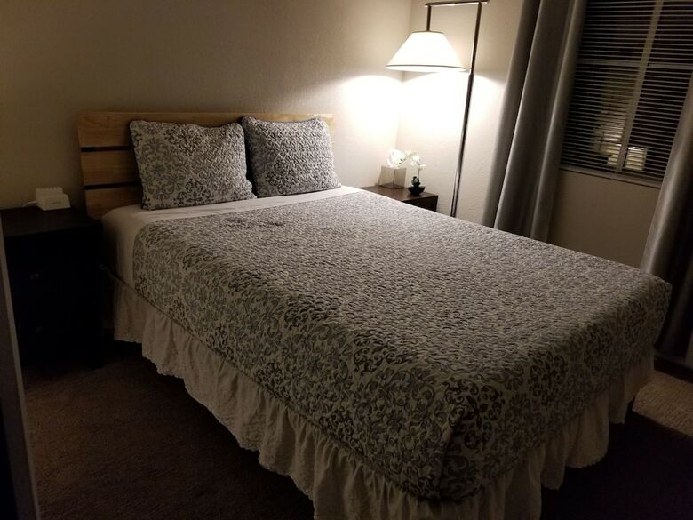 Hotel Advantage Court