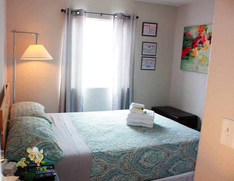 Hotel Advantage Court