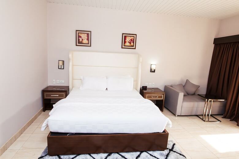 Crismon Hotel
