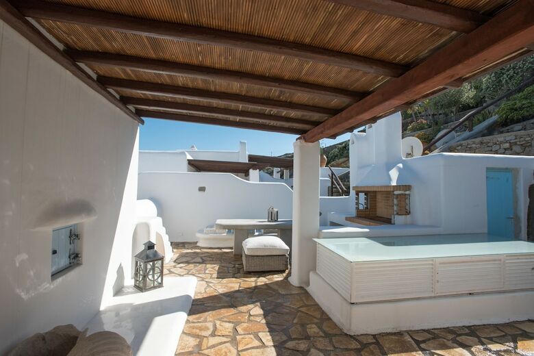 Beautiful Villa At Panormos