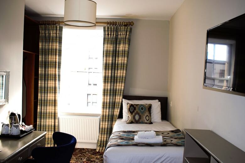 Hotel Tom Dick And Harriet's