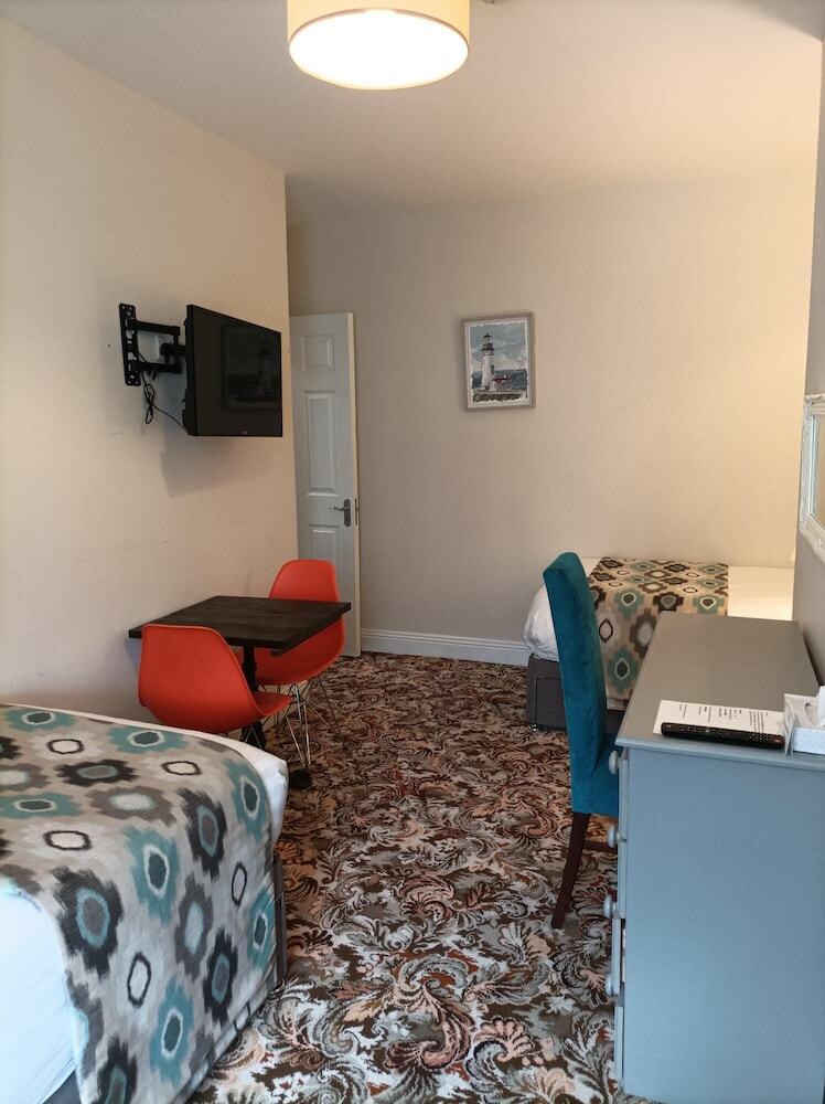 Hotel Tom Dick And Harriet's