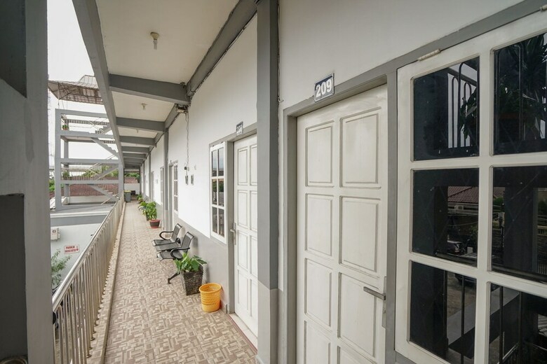 Hotel Oyo 699 Amelia Kost