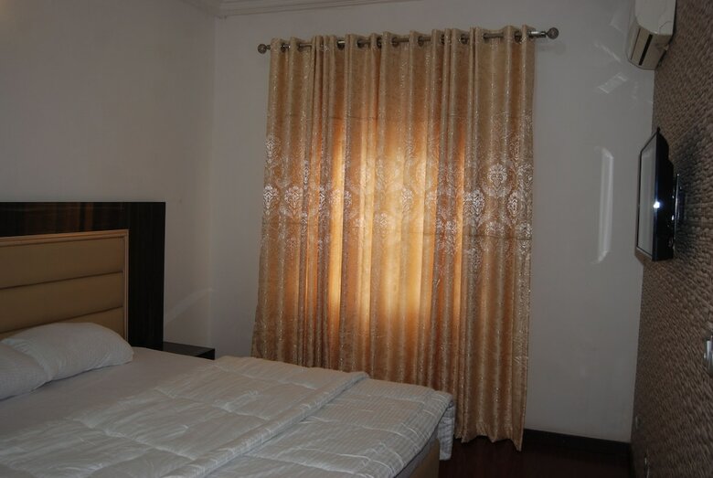 Kings Court Apartment