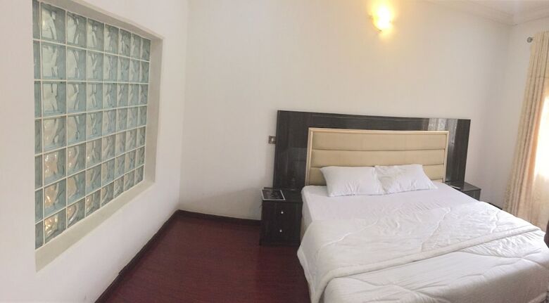 Kings Court Apartment