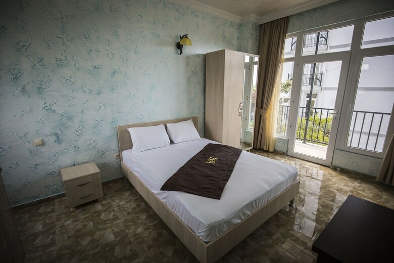 Beach House Hotel