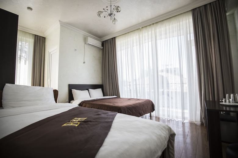 Beach House Hotel