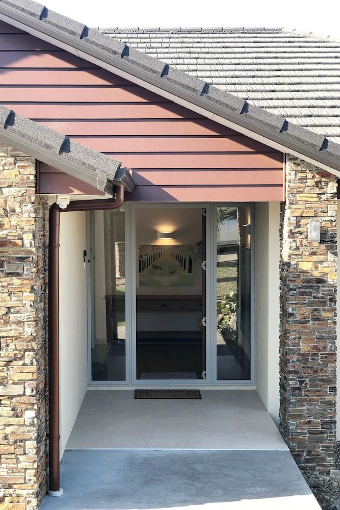 Modern Coastal Home & Award-winning Golf