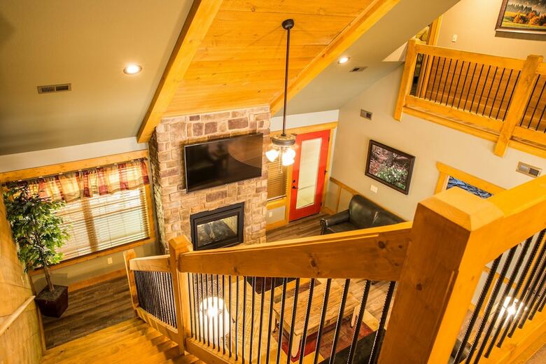 A Hilltop Hideaway - Four Bedroom Chalet