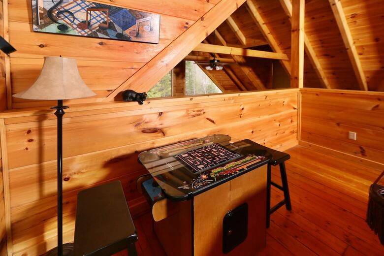 Smoky Mountain Getaway - Five Bedroom Cabin