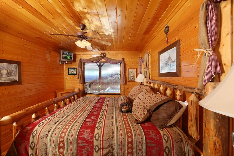 Howling Wolf - One Bedroom Cabin