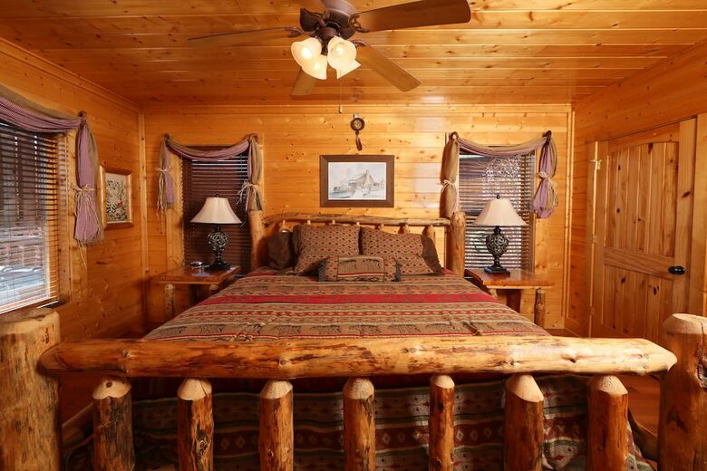 Howling Wolf - One Bedroom Cabin