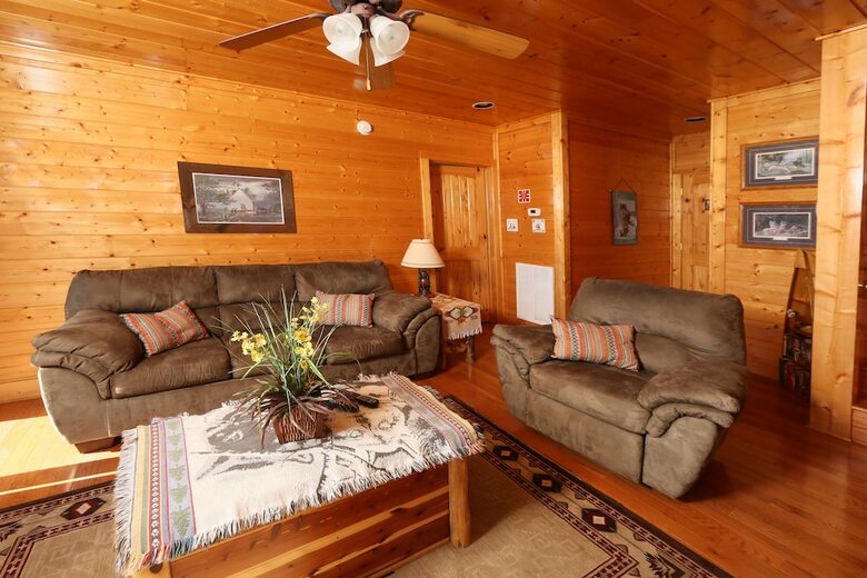 Howling Wolf - One Bedroom Cabin