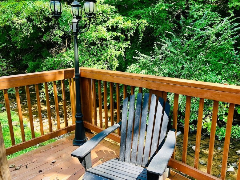 Creekside Dreams - One Bedroom Cabin