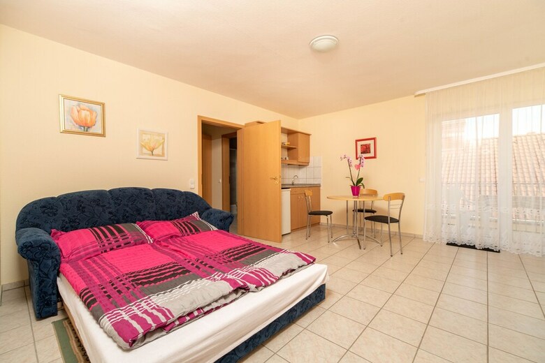L�na Apartman