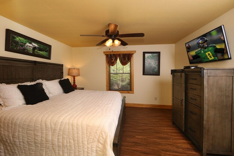 Aqua Paradise - Six Bedroom Chalet