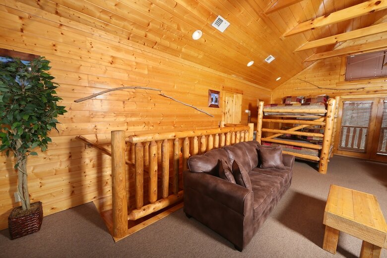 Rising Eagle Lodge - Eight Bedroom Cabin