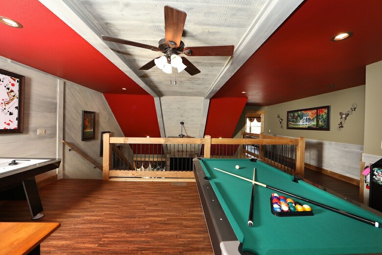 Movie Diveinn - Four Bedroom Chalet