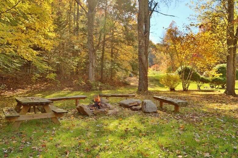 Southern Hospitality - Two Bedroom Cabin