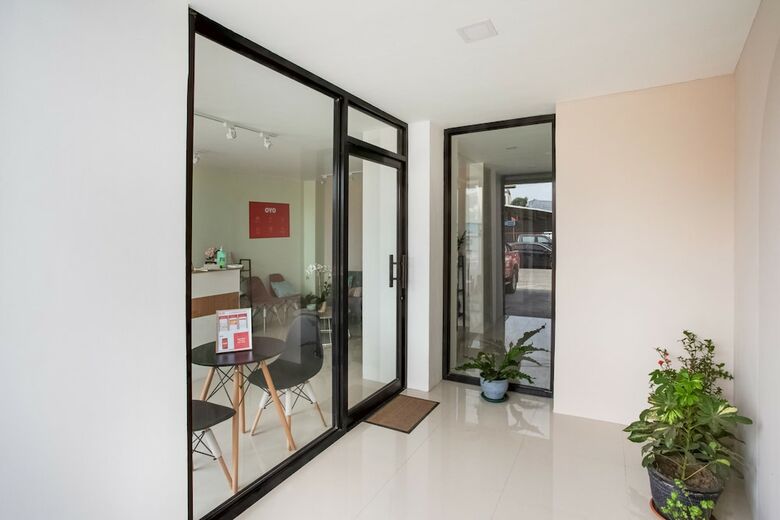 Oyo 403 Maplewave Hotel