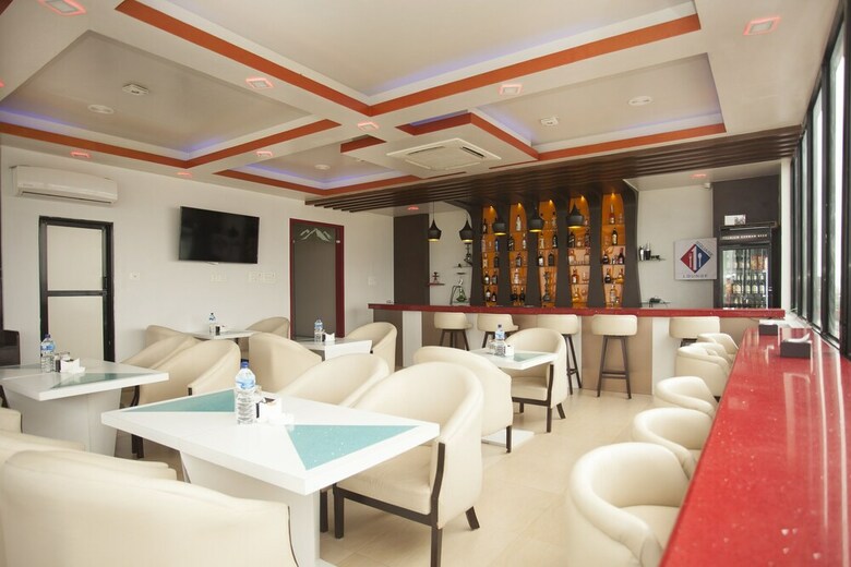 Oyo 359 The Sr Hotel