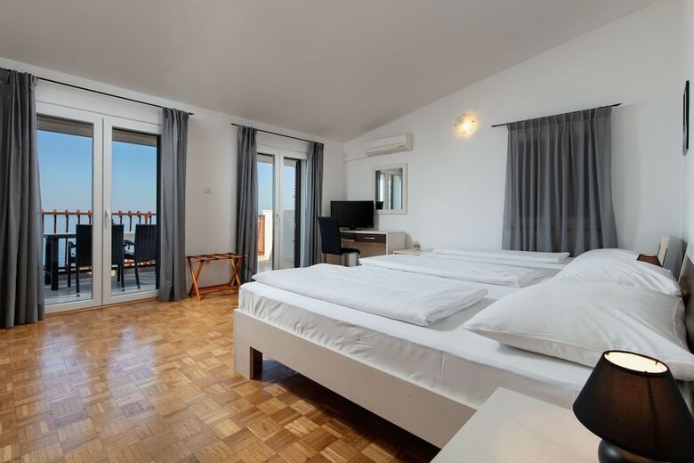 Hotel Apartments Amigos
