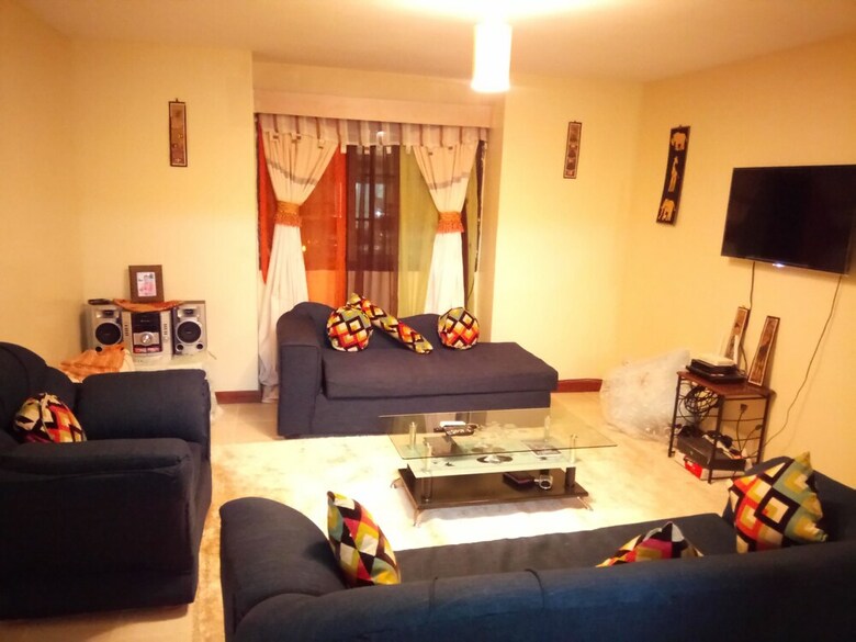 Exquisite Airport Apartment